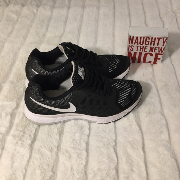 Nike Shoes - Nike Zoom Pegasus 31 womens size 9 good condition